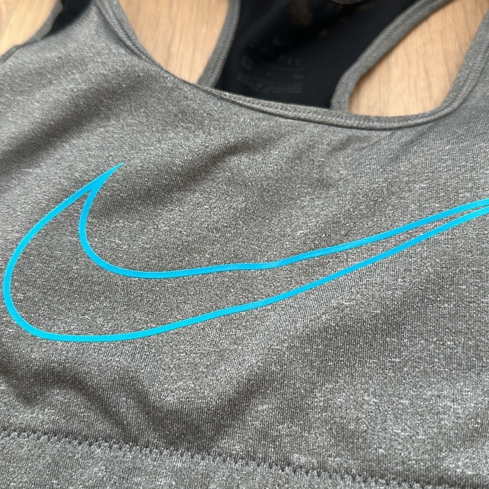 Nike Sports Bra Womens Workout Gym Running Tank Crop Top Athletic Athleisure - Picture 3 of 10